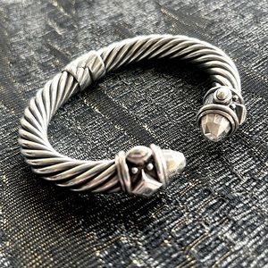 AUTHENTIC ♦️♦️David Yurman Sterling Silver Renaissance 10mm hinged bracelet